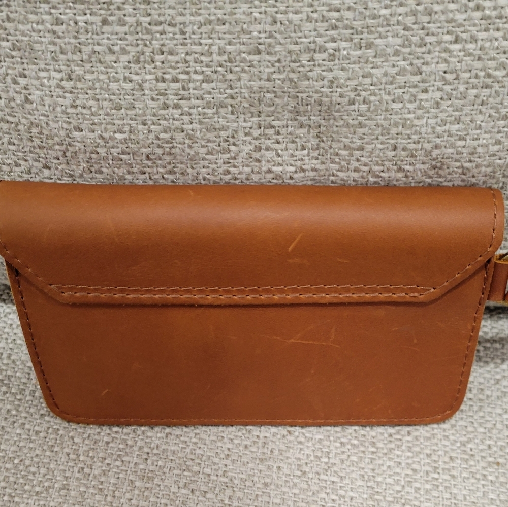 Portland Leather Wristlet in Honey
